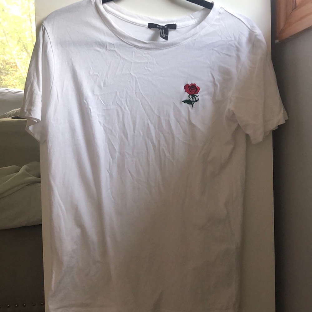 FOREVER 21 WHITE SIMPLE T SHIRT WITH ROSE